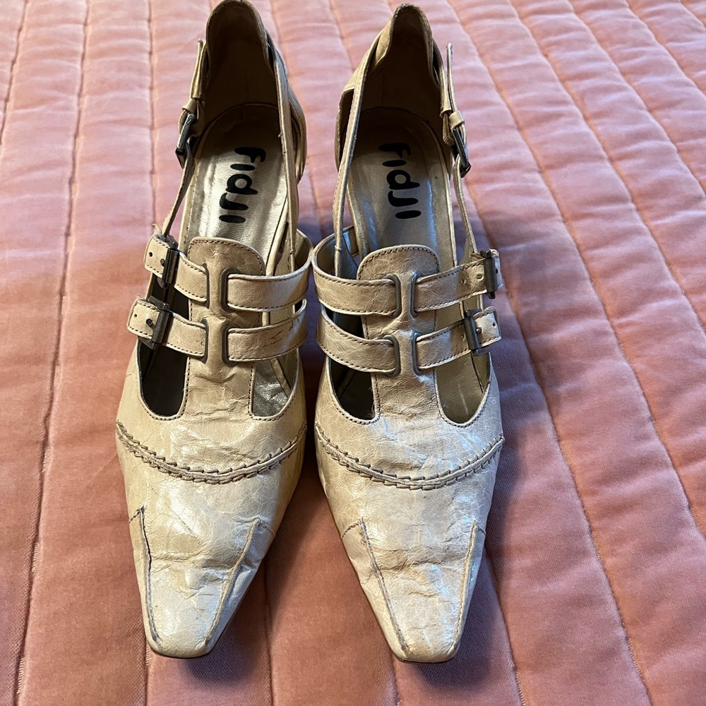 Unique Fidji heels! Haven’t worn these in at least 10 years.. very comfortable.